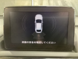 バックカメラは装備されておらず、リバースと連動してリアパーキングセンサーが起動します。