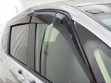 ★ドアバイザー★雨天時に窓を開けても濡れにくく車内に雨が入り込むのを防ぎながら換気ができます(^^♪