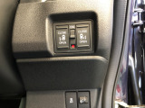 【両側電動スライドドア】リモコンや運転席のスイッチ操作のほか、ドアハンドルを少し引くだけでリアドアが自動開閉します♪