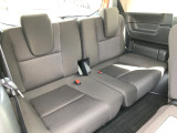 【サードシート】3列目シートもゆったり座れる設計。使わない時は収納して荷室をより広く活用できます。