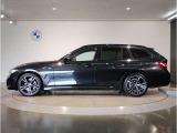 【拘りのFR】BMWが多く採用するFR車。ダイレクトでスポーティな加速感・シャープなハンドリングを実現。縦置きエンジンレイアウトにより、フラットで上質な乗り味です。