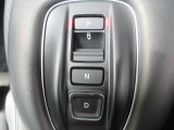 人気の電子制御ボタン式シフト搭載。近未来感のあるインテリアで室内もスッキリです。