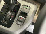 パーキングブレーキはスマートな電子制御式と合わせて渋滞時等にブレーキペダルから足を離しても停車状態を保持してくれるオートブレーキホールド機能で運転が楽になります。スタートはアクセルペダルを踏むだけ
