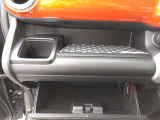 グローブボックス