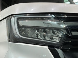 LEDヘッドライトは、点灯の瞬間から最大光量を発揮し、突然暗くなるトンネルなどでの安定感を高めます。