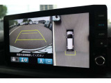 【マルチビューカメラシステム】車を上空から見た視点をナビ画面に表示。駐車での運転を安全にサポートします!