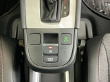 パーキングブレーキはスマートな電子制御式と合わせて渋滞時等にブレーキペダルから足を離しても停車状態を保持してくれるオートブレーキホールド機能で運転が楽になります。スタートはアクセルペダルを踏むだけ