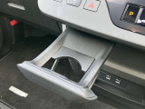 とても使いやすい位置にドリンクホルダーを設置しております!