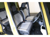 すわり心地の良い運転席・助手席です。長時間のドライブの疲れ軽減に貢献します。どうぞ快適なドライブを♪