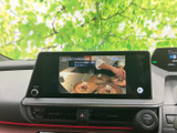 テレビ映像を画面で楽しめる装備を備えています。停車中の休憩時間などに番組を視聴でき、車内で過ごすひとときをより快適に活用したい方におすすめです。