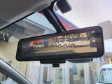 スマートルームミラーになっています 8人乗車時でも後方確認ができます