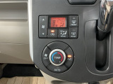 オートエアコン付きです!お好みの温度をセットするだけでエアコンの風量などを自動でコントロール。快適な車内でお過ごしいただけます。