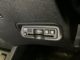 ハンドルの左下にETCがついています。高速道路の料金所の通過も楽々です!。 カードの取り出しもしやすい場所についています。