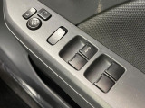 【電動格納ミラー】サイドミラーは電動格納式となっており、狭い駐車場でもキズがつくリスクを抑えられます。