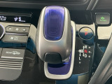 オートマチックシフトレバーは、手になじみ操作しやすい形状で安全運転にもつながります♪