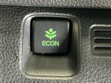ECONスイッチ操作でエンジンやミッション、エアコンなどを総合的に制御、燃費をよくするようクルマが頑張ります。