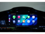 アップルカープレイが付いております。お手持ちのiPhoneを接続するだけで、見慣れた画面が車載ディスプレイに映し出されます。