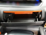 運転席小物入れで室内スッキリ♪