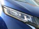 ■LEDヘッドライト■消費電力は少なく、しっかり明るいLEDヘッドライトです!電球タイプ、ハロゲンのライトよりも長く使えるのが特徴です。従来のオレンジ色に近い光ではなく白く明るく照らします