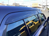 人気の用品、ドアバイザーが装着されております。雨の日でも換気が出来て本当に便利です!