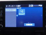 Bluetooth対応、Apple CarPlayやAndroid Autoでスマホとも連兼可能です。もちろんハンズフリー通話やオーディオ再生も可能ですよ。