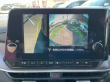 ナビのカメラボタンを押すと車の左横が狭い道でのすれ違いも安心♪映るので