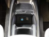充電用USB端子(タイプC)・通信用USB端子(タイプA)