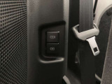 【後席側USB電源ソケット】スマートフォンの充電などに便利な2種類のUSB電源ソケットを装備。汎用性の高いType-Aと充電性能に優れたType-C