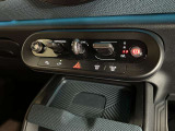 ドライバーを中心に考えた運転席の設定になっております。ナビゲーション/エアコンの操作も簡単に操作が可能です。是非、ご試乗で体感していただくことをおススメいたします。