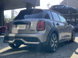 MINI専門のメカニックが、100項目にも上るポイントを徹底的にチェック。交換基準に達した部品があれば、弊社負担にて交換後、お客様へご納車致します。