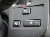 自社工場を3拠点完備しております。重整備やカスタムを始め、ご購入後のお車のメンテナンスも弊社にお任せください。