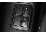 3つの走行モードがあります。『EVモード』はモーターのみで走行しガソリンを消費しないハイブリッド車ならではの環境にも優しい走行です。