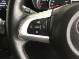 ステアリングスイッチ付き。前方から目を離すことなく操作することが可能です。