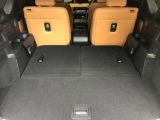 リヤシートを倒すと大きな荷物も搭載可能です。
