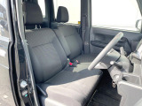 運転席シート廻りは使用感も少なく、良好な状態となっています。前オーナー様が丁寧に使っていたことがよくわかりますね。