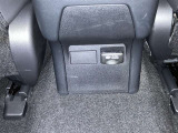 コンソールボックスの後ろにAC100V/1500Wのアクセサリーコンセントが付いています。