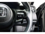 Hondaセンシングの機能のひとつ、アダプティブクルーズコントロール付!アクセルから足を離しても設定したスピードと前車との車間を保ち走行してくれます!車線維持もアシスト☆高速道路で疲労軽減ですね☆