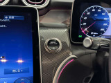 バックカメラにより駐車時の後方確認も楽にできます。