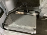 リアシートは簡単に収納することが出来、ラゲッジスペースはフラットで広がります。