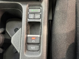 電子制御パーキングブレーキは信号待ちでも便利。いつもより運転がラクになるはずです。