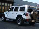 Jeepならではのワイルドさが洗礼された都会的なデザインに落とし込まれています。