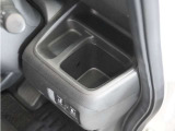 ◆ドリンクホルダー◆手の届きやすい場所にドリンクホルダーがあり、とても便利です。