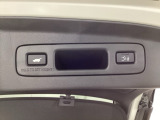 荷物を抱えていてもラクに開け閉め。Hondaスマートキーを持っていれば、開扉だけでなく、閉扉までをハンズフリーで行うことができます