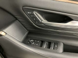運転席ポジションメモリーは3名さま分です。