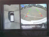 空から見下ろすような視点で、スムーズな駐車と安全確認をサポートする「アラウンドビューモニター」付です。