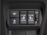 両側パワースライドドア付!挟み込み防止機能によりお子様の乗り降りも安心!車内・車外のドアハンドルからはもちろんのこと運転席スイッチやリモコンキーからも開閉操作が可能で大変便利な装備です!