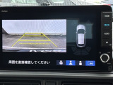 カラービジョンとガイド線で見やすい視点切替式のバックモニター。障害物センサーの検知状況を同時に表示できます