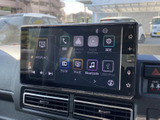 画面上に各種メニューが並び、目的に合わせて機能を選びやすい構成です。ナビゲーションやオーディオなど、日常のお出かけを支える装備をまとめて確認できます。