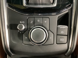 電動パーキングブレーキの搭載により、コンソールデザインの自由度が増すだけでなく安全性も向上。上り坂では路面勾配に応じて坂を登れる駆動力が発生してから解除するので後ろへずり下がる心配もありません!