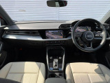 スタイリッシュな運転席で乗るたびに所有する喜びを感じることができます。